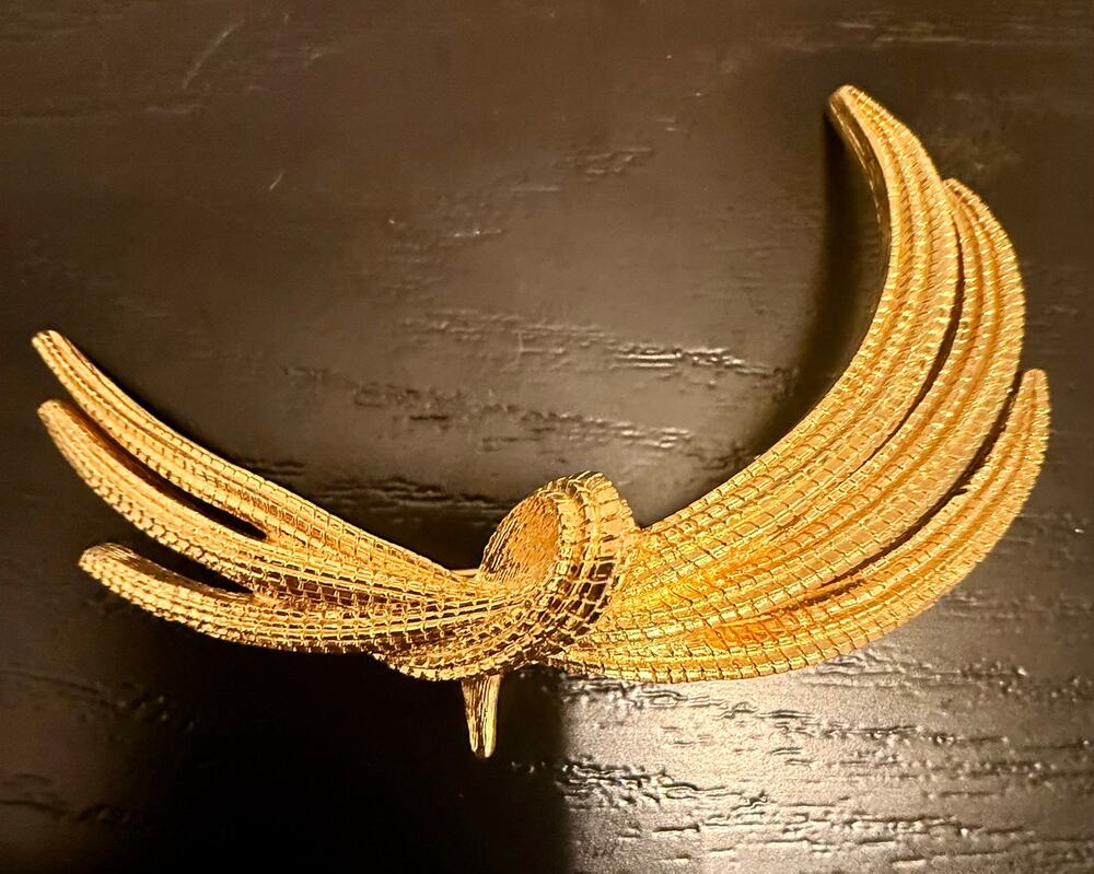 Vintage Signed Monet Gold Tone Textured Spray Brooch